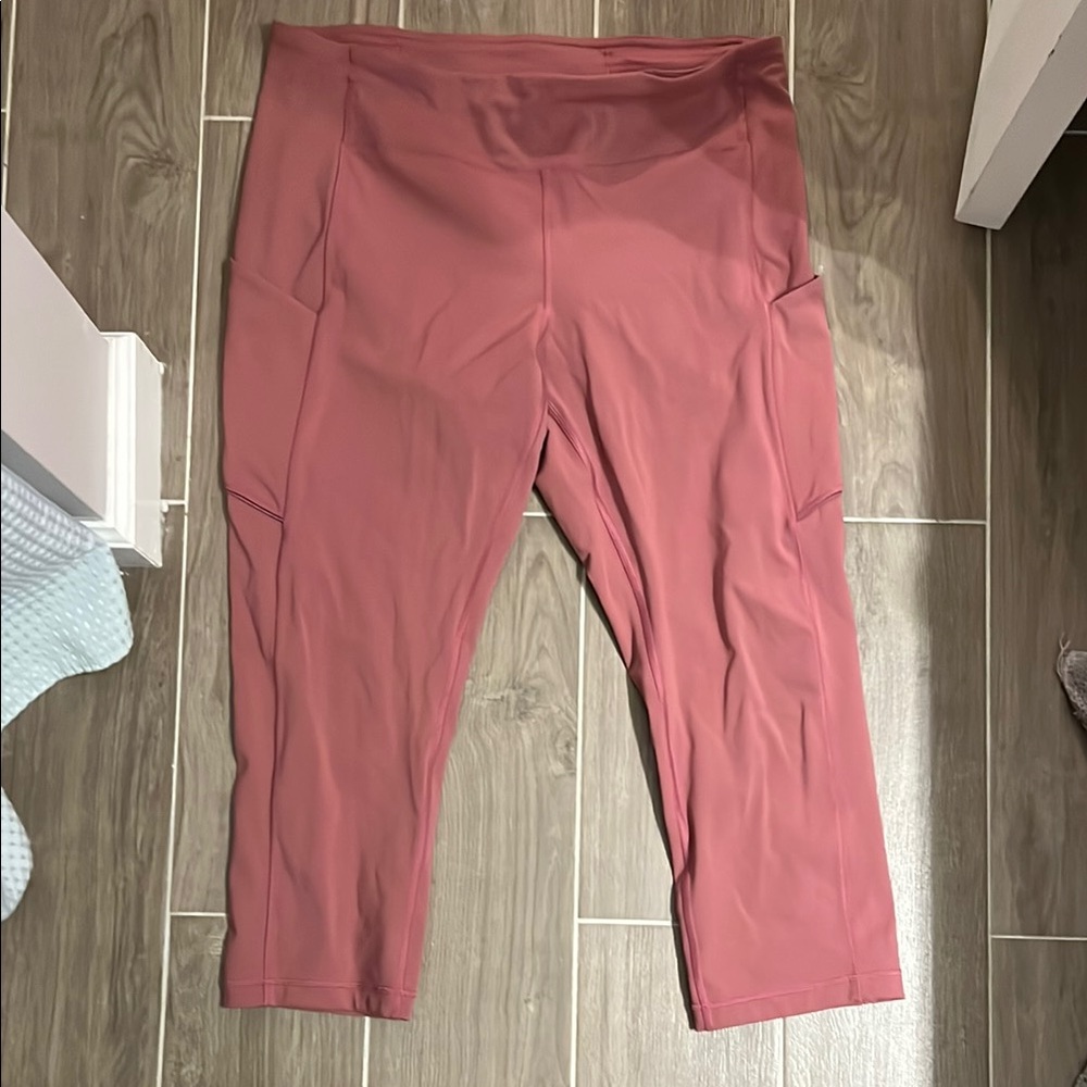 Lululemon Mauve Capri Leggings 12